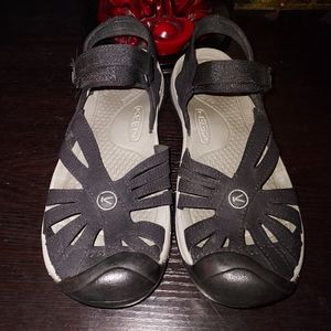 KEEN women's sandals black leather size 7.5 US / 38 EU